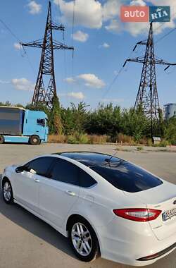 Седан Ford Fusion 2015 в 