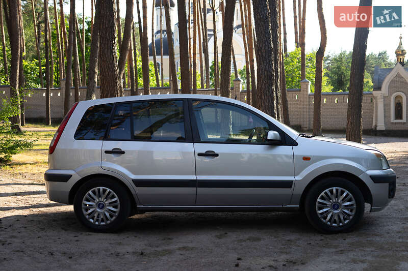 Хэтчбек Ford Fusion 2008 в Житомире