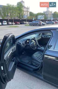 Седан Ford Fusion 2016 в 