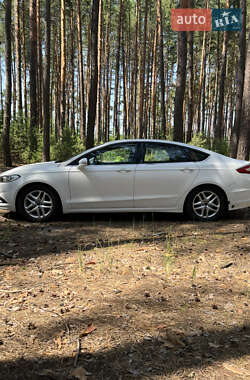 Седан Ford Fusion 2015 в 