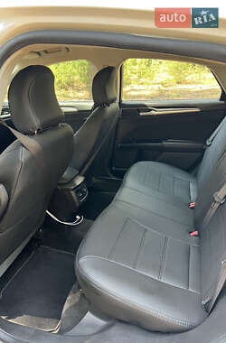 Седан Ford Fusion 2015 в 