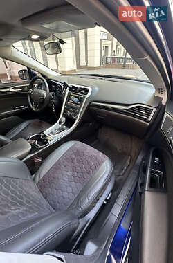 Седан Ford Fusion 2016 в 