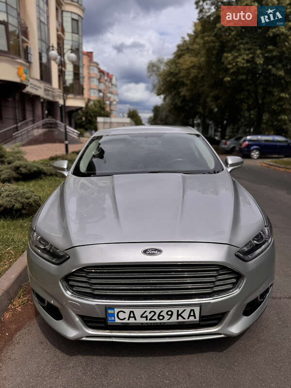 Седан Ford Fusion 2016 в 