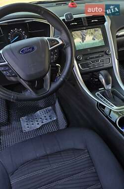 Седан Ford Fusion 2016 в 