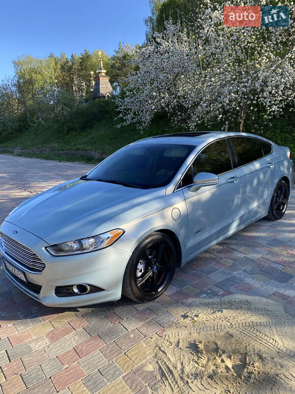 Седан Ford Fusion 2014 в 