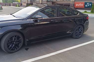 Седан Ford Fusion 2016 в 
