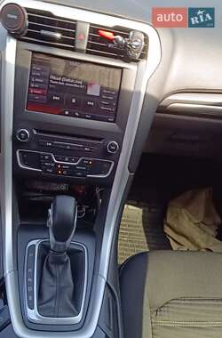 Седан Ford Fusion 2016 в 