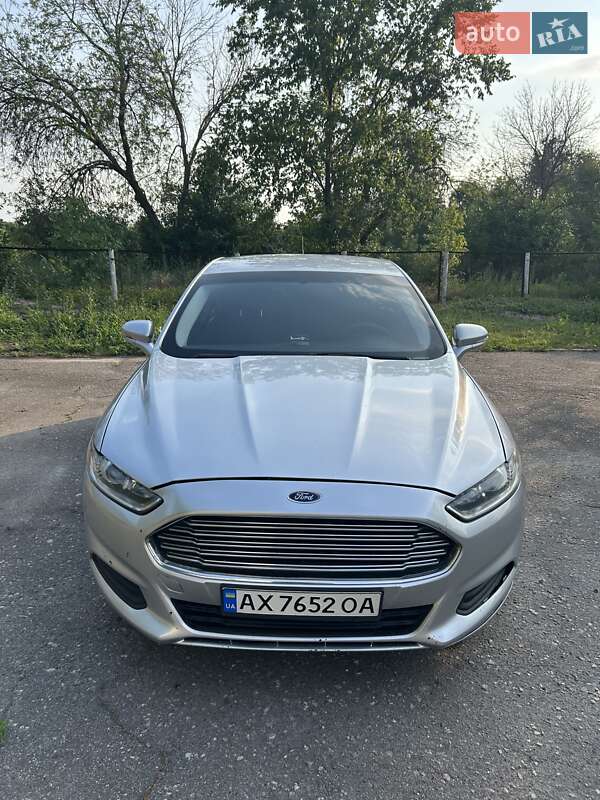 Седан Ford Fusion 2016 в 
