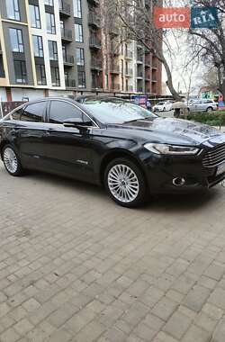 Седан Ford Fusion 2013 в 