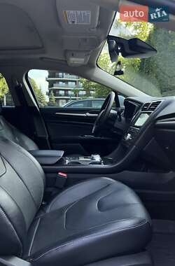 Седан Ford Fusion 2018 в 