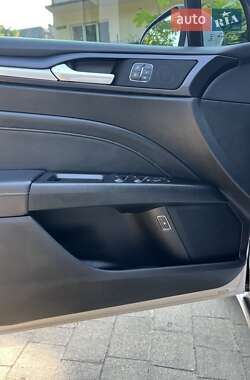 Седан Ford Fusion 2018 в 