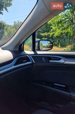 Седан Ford Fusion 2016 в 