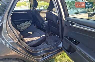 Седан Ford Fusion 2016 в 