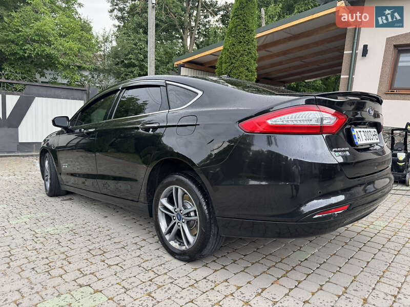 Седан Ford Fusion 2014 в Гвіздці