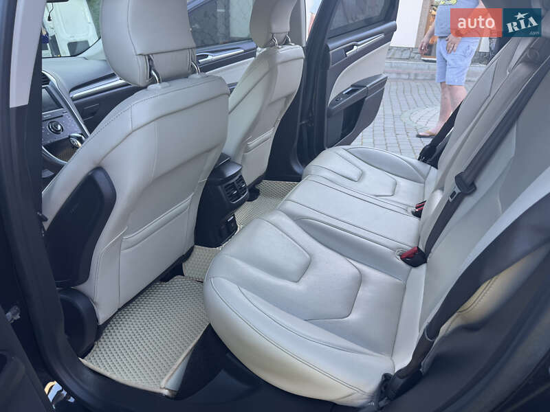 Седан Ford Fusion 2014 в Гвіздці