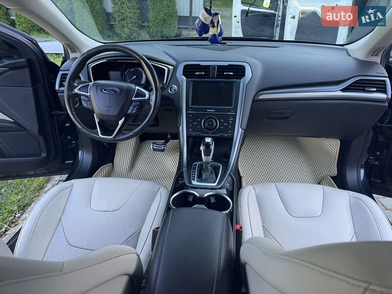 Седан Ford Fusion 2014 в Гвіздці