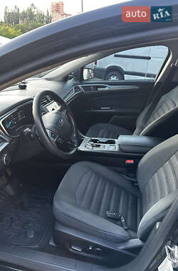 Седан Ford Fusion 2016 в 
