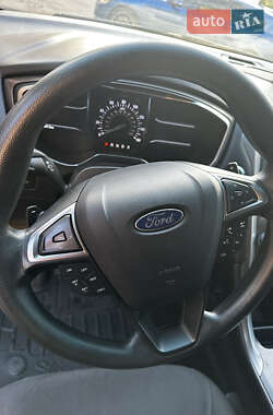 Седан Ford Fusion 2016 в 