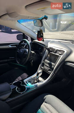 Седан Ford Fusion 2015 в 