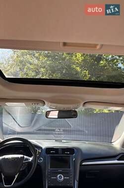 Седан Ford Fusion 2017 в 