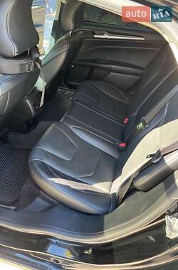 Седан Ford Fusion 2017 в 