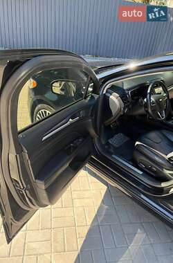 Седан Ford Fusion 2017 в 