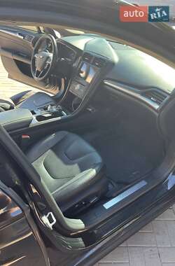 Седан Ford Fusion 2017 в 
