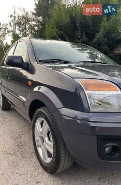 Хэтчбек Ford Fusion 2011 в 