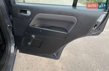 Хэтчбек Ford Fusion 2011 в 