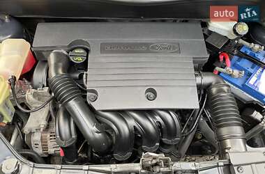 Хэтчбек Ford Fusion 2011 в 