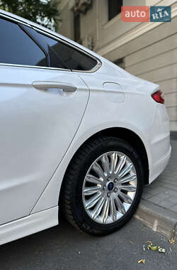 Седан Ford Fusion 2013 в 