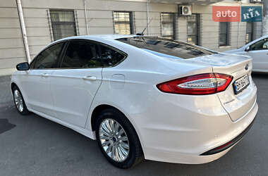 Седан Ford Fusion 2013 в 