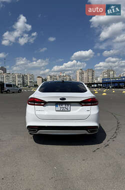 Седан Ford Fusion 2016 в 
