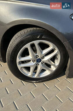 Седан Ford Fusion 2015 в 