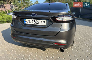 Седан Ford Fusion 2015 в 