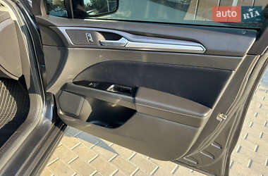 Седан Ford Fusion 2015 в 