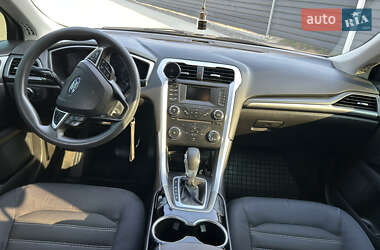 Седан Ford Fusion 2015 в 