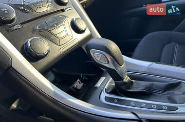 Седан Ford Fusion 2015 в 