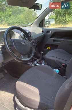 Хэтчбек Ford Fusion 2003 в 