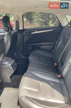 Седан Ford Fusion 2014 в 