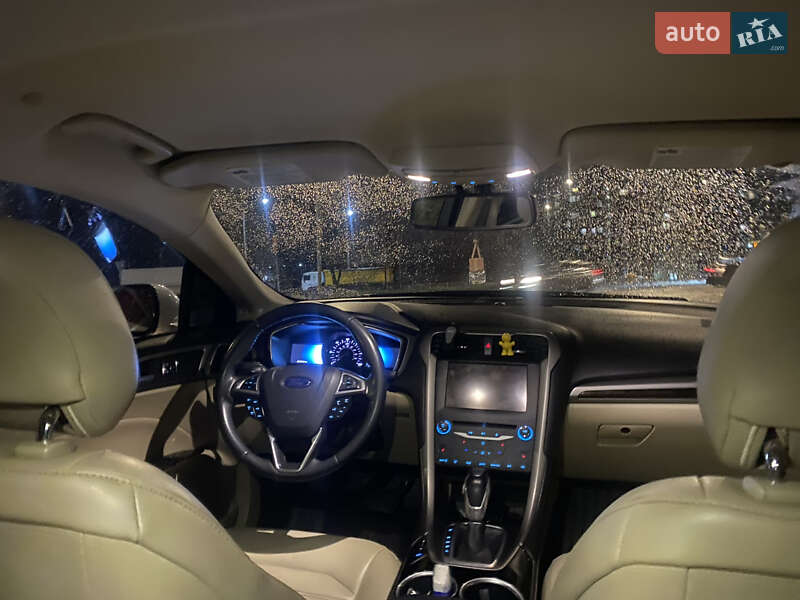 Седан Ford Fusion 2013 в 