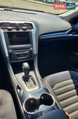 Седан Ford Fusion 2013 в 