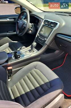 Седан Ford Fusion 2013 в 