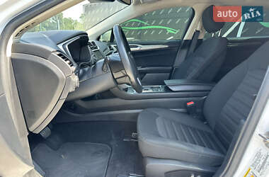 Седан Ford Fusion 2019 в 