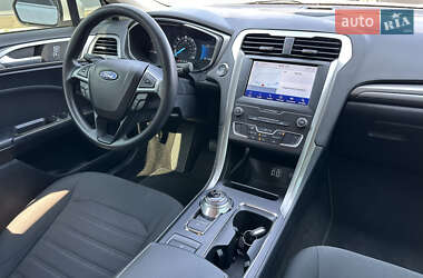 Седан Ford Fusion 2019 в 