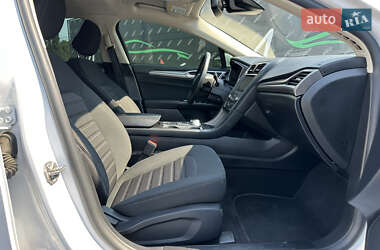 Седан Ford Fusion 2019 в 