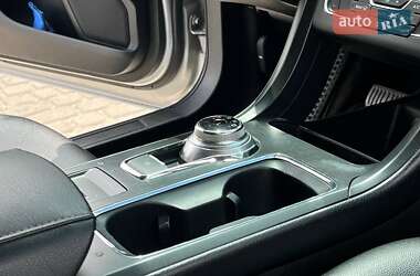 Седан Ford Fusion 2017 в 