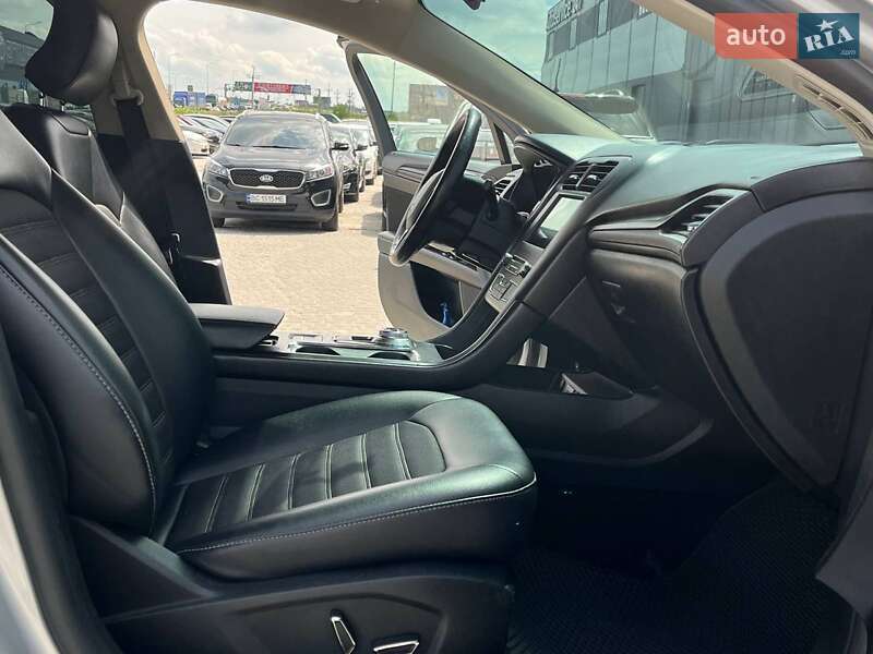 Седан Ford Fusion 2017 в Львові