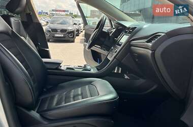 Седан Ford Fusion 2017 в 
