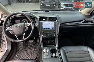 Седан Ford Fusion 2017 в 